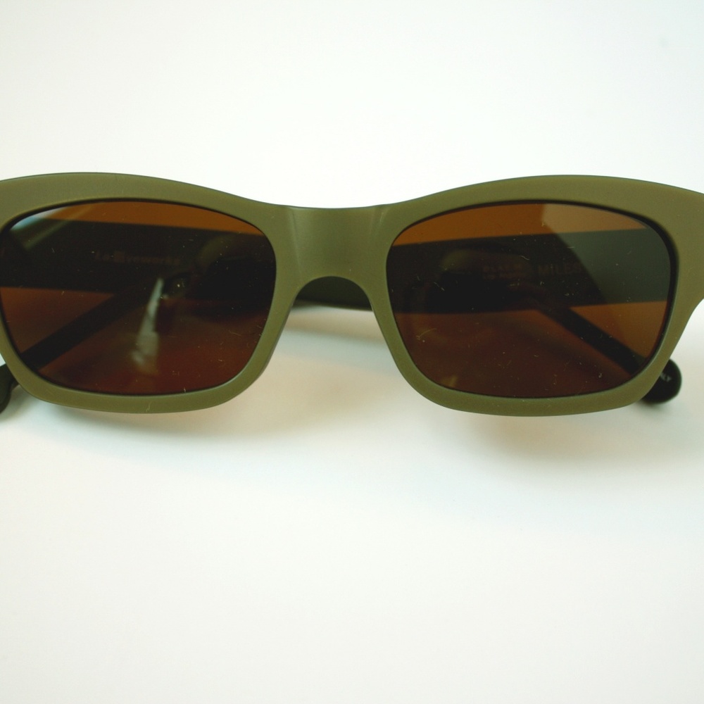 la eyeworks womens sunglasses gold-black nwot